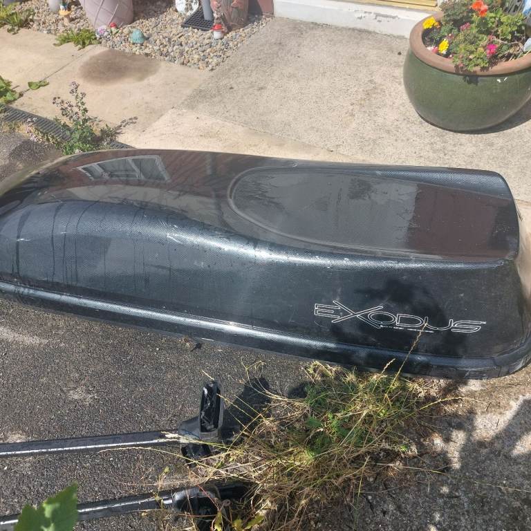 Halfords Exodus 470l top box with bars and keys