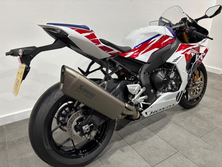 2025 Honda Fireblade CBR1000RRR SP, 30th Anniversary #1703, Warranty until 09/31