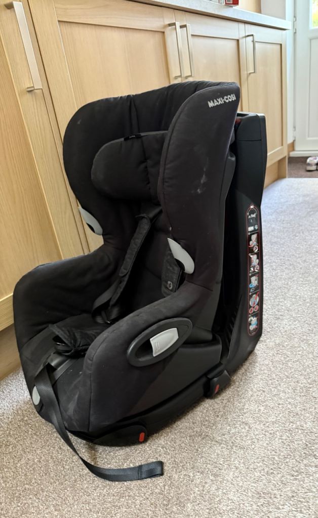 Maxi-Cosi Axiss  toddler car seat