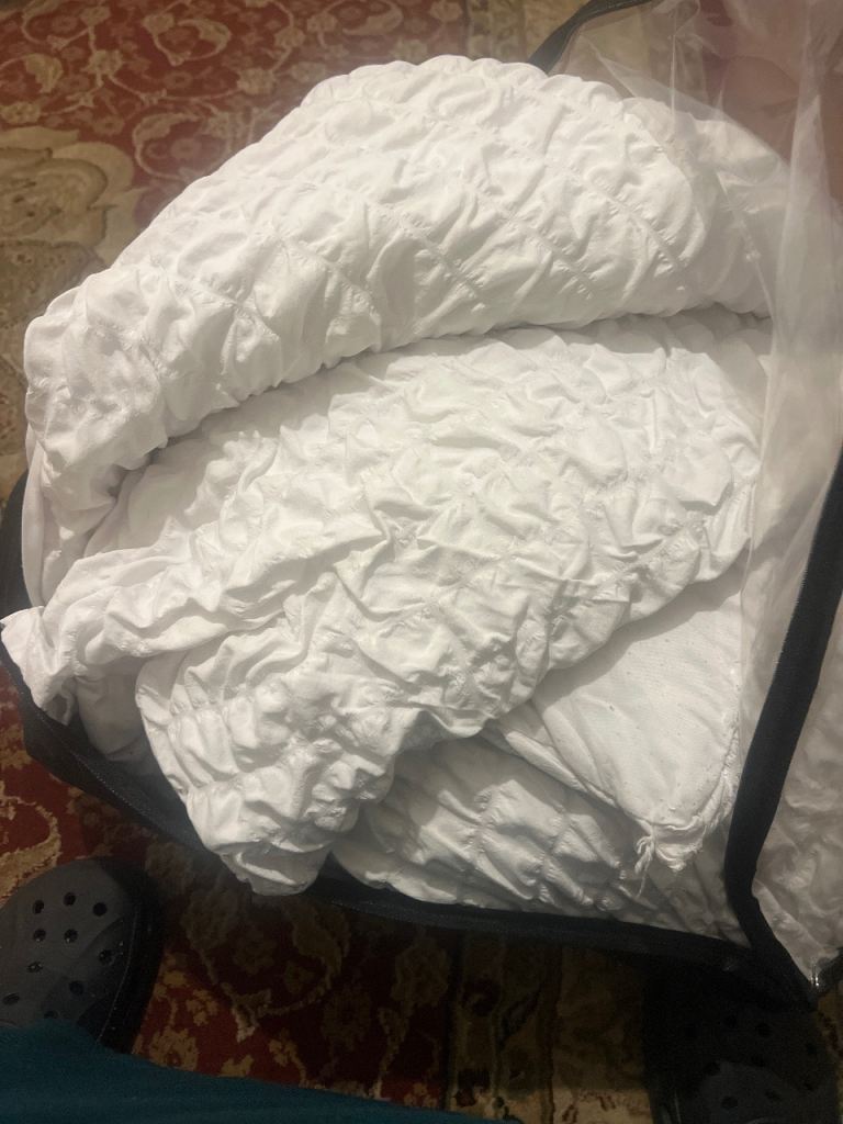 Double duvet with pillow case free