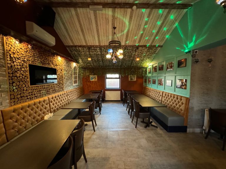 Restaurant/Luxury Bar Shop Business For Sale - Prime Location - Free Parking - Town Centre