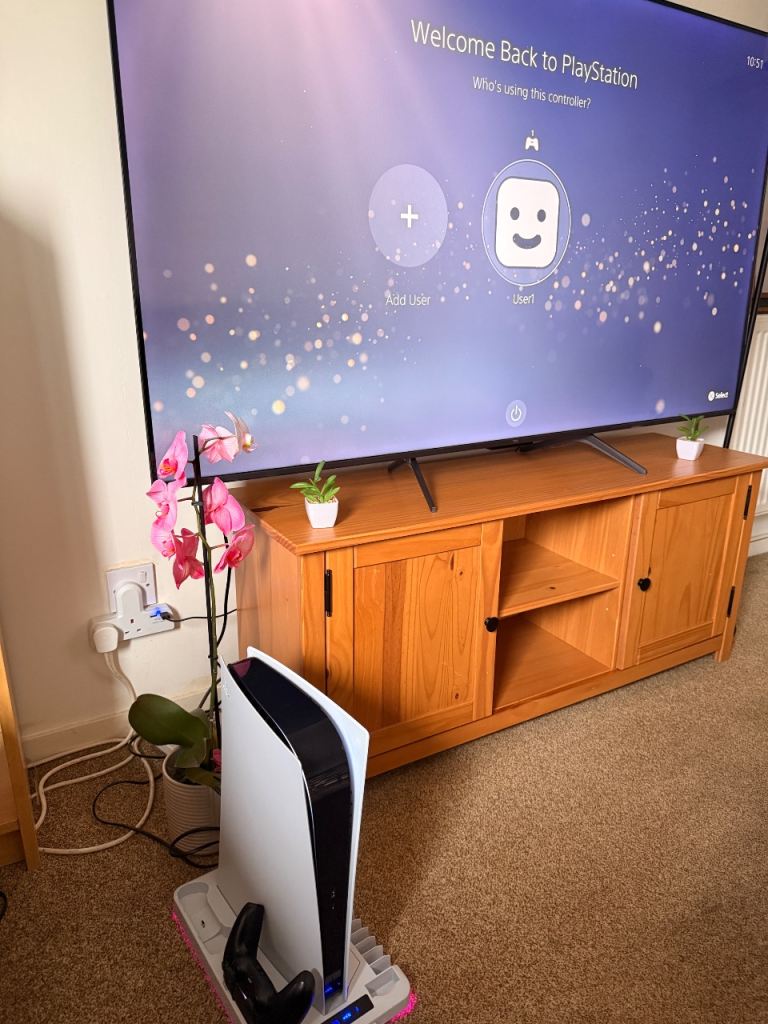 PlayStation 5 Digital Console and Charging Dock – Very Good Condition