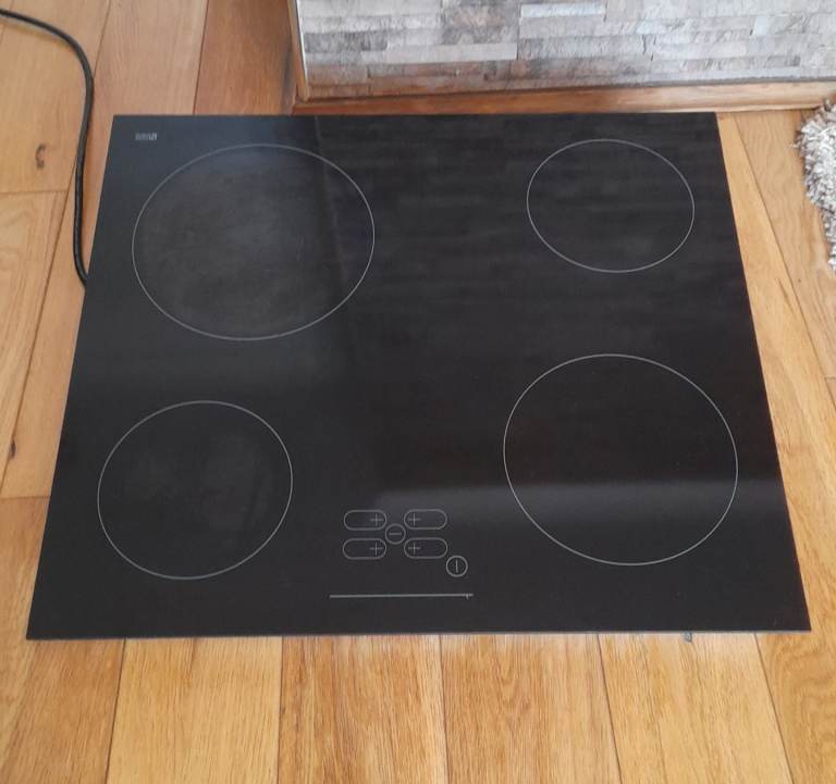 CERAMIC HOB: COOKWORKS * works on ordinary plug * - DELIVERY AVAILABLE 