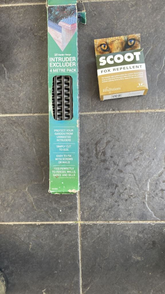 Fox repellent and spikes