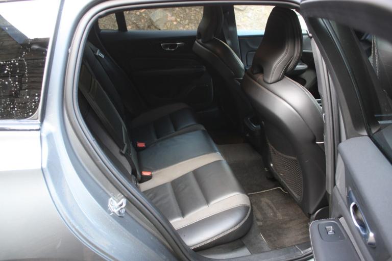 VOLVO V60 2.0 R-Design Plus D4 2019