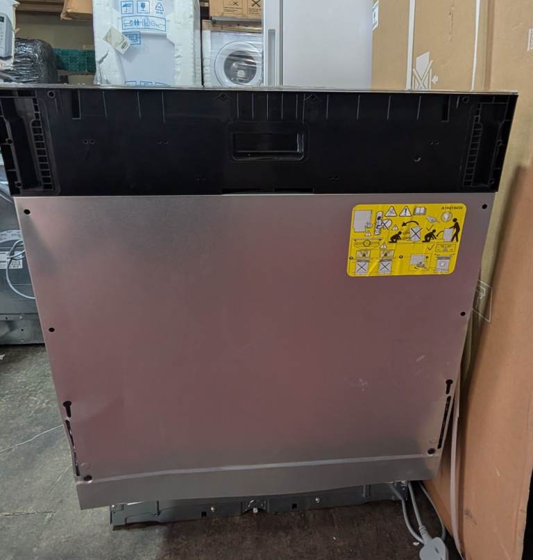 AEG SERIES 6000 INTEGRATED DISHWASHER-AUTO AIR DRY-CUTLERY TRAY-SATELLITE CLEAN-NEW GRADED-WOW