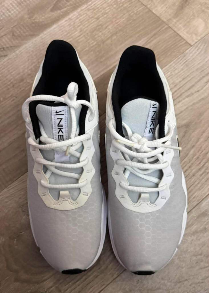 NIKE WHITE TRAINERS