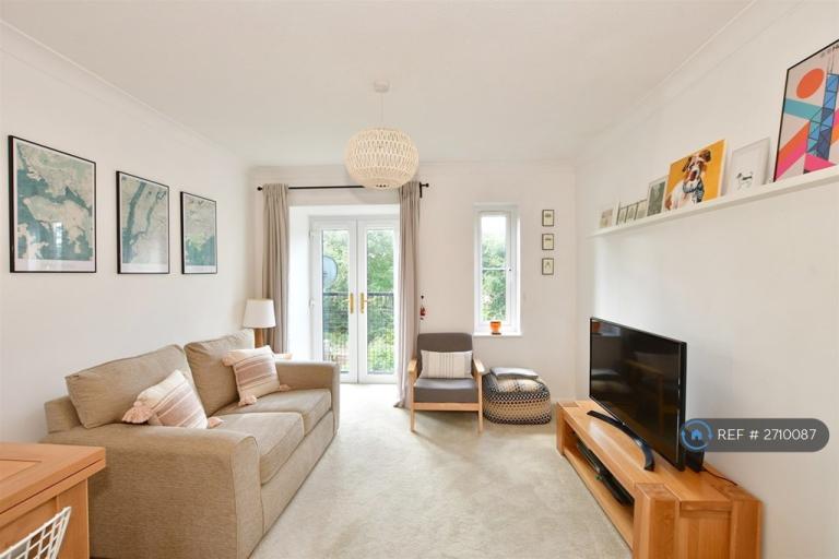 1 bedroom flat in John Wiskar Drive, Cranleigh, GU6 (1 bed) (#2710087)