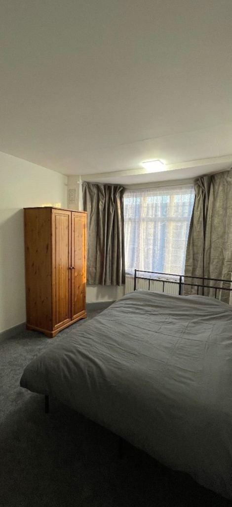 Double room available near Farnham road