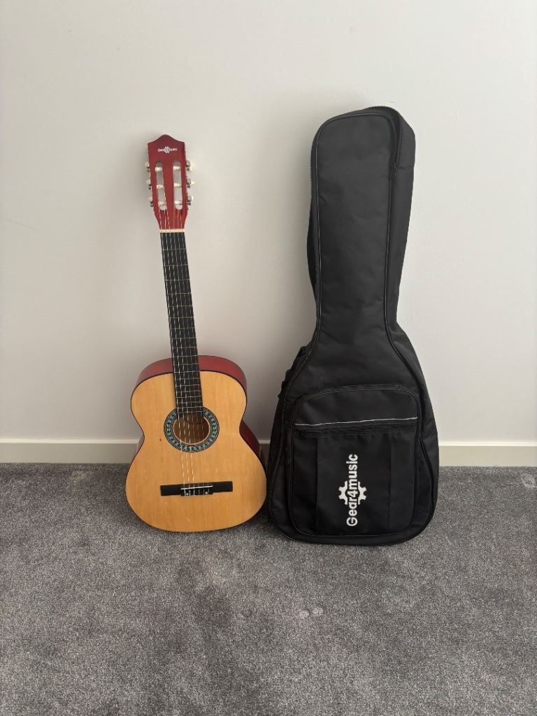 Gear4music acoustic guitar with bag