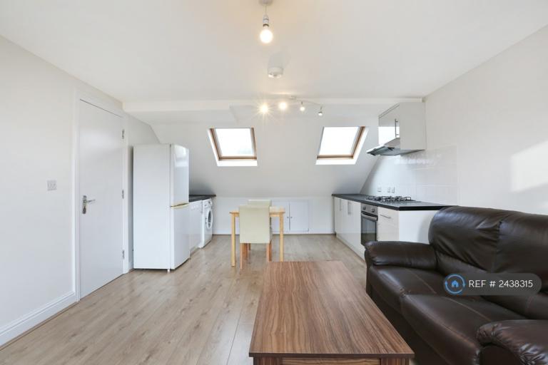 1 bedroom flat in Gordon Road, London, W5 (1 bed) (#2438315)