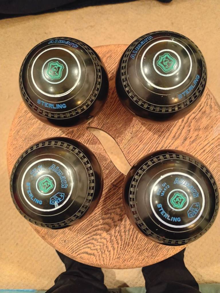 Lawn bowls size 5 there are only 3 of them 