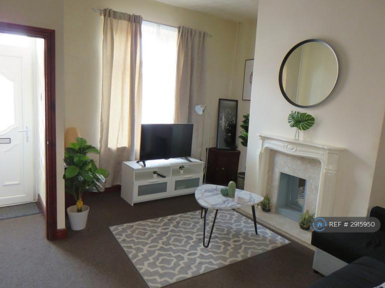 2 bedroom house in Pine Street, Bury, BL9 (2 bed) (#2915950)