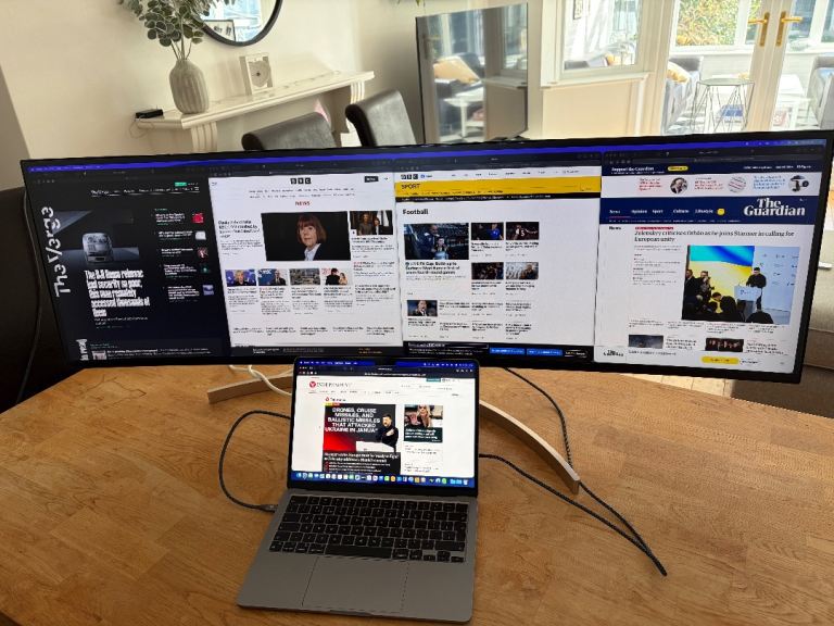 LG Ultrawide 49 inch Monitor 5120 x 1440 resolution in absolutely perfect condition !