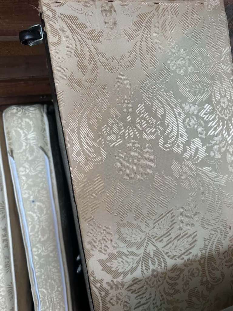 Free 2 x single zip link superking mattresses plus base