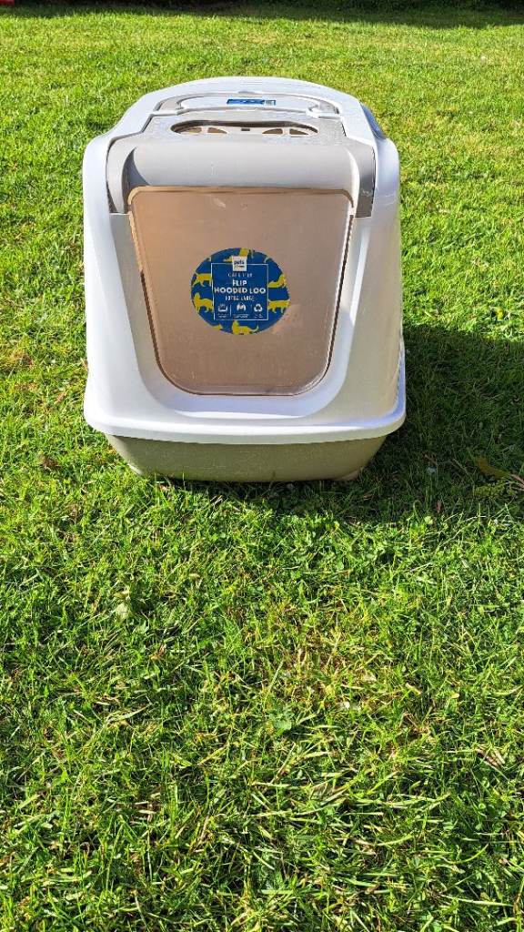 Extra large hooded cat litter loo