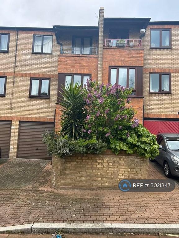 3 bedroom flat in Caledonian Wharf, London, E14 (3 bed) (#3021347)