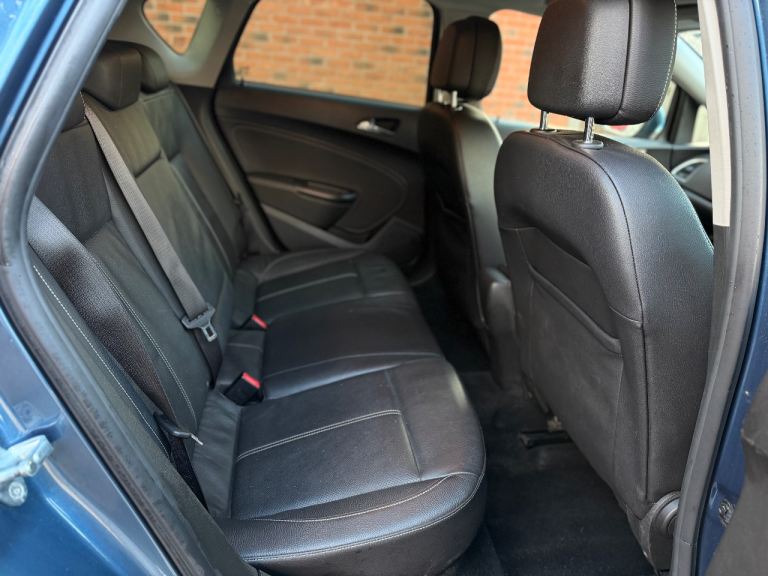 Vauxhall, ASTRA, Hatchback, 2013, Manual, 1956 (cc), 5 doors