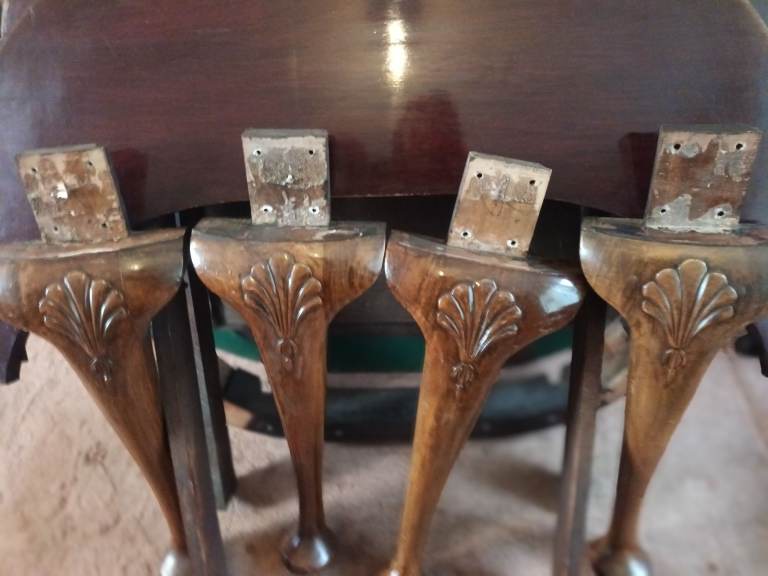 Mahogany antique extening dining table