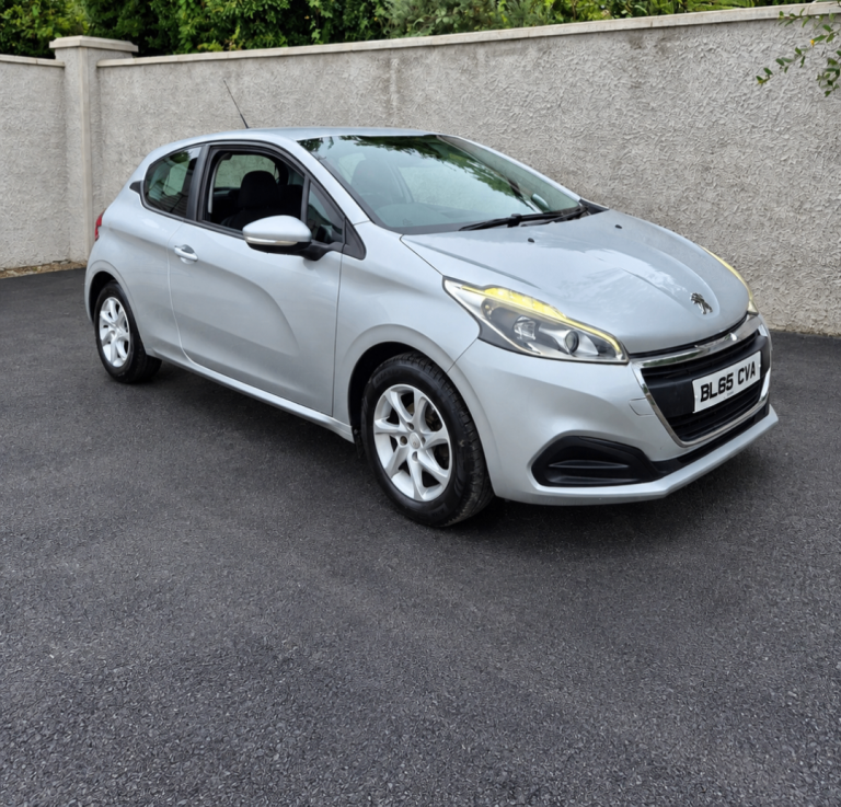 Peugeot, 208, Hatchback, 2015, Manual, 999 (cc), 3 doors