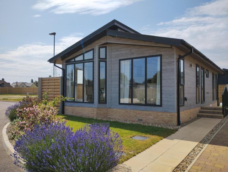 Omar Alderney in Burwell  - Lodge / Caravan 