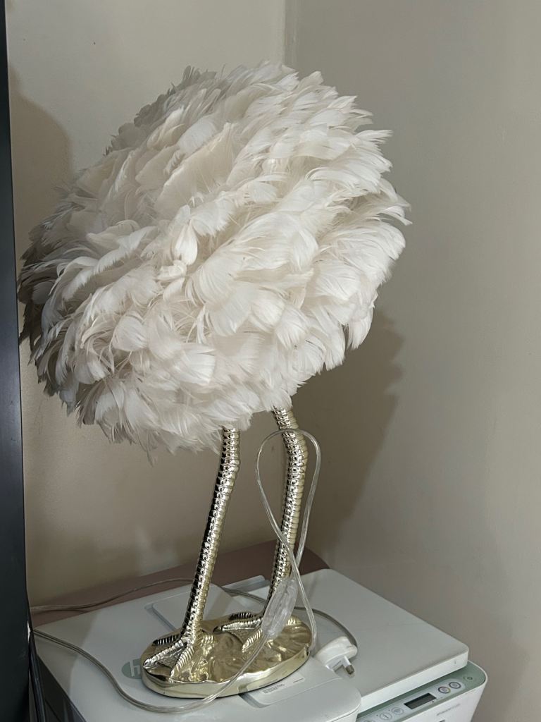  Elegant Feather Table Lamp – Statement Home Décor Piece