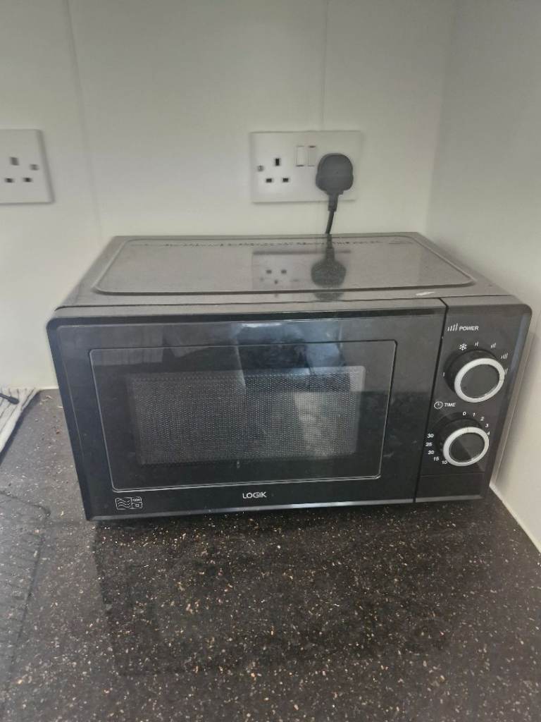 Microwave (Logik 700W)
