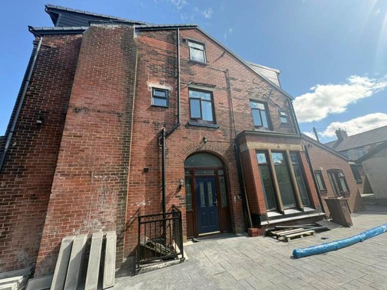 Rooms to let in OL8 *£500 pcm* BILLS INC. en-suite