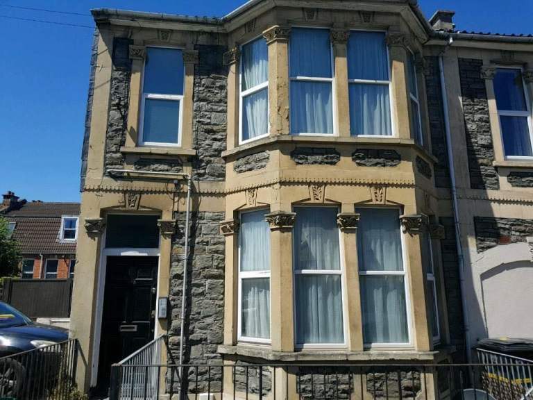 Large studio flat available in St Andrews