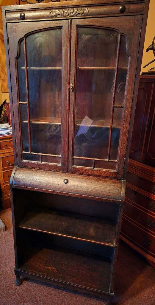 Small bookcase display unit