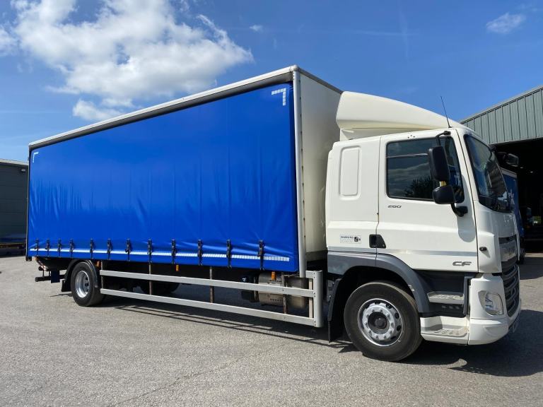  2019/19 DAF CF 18T CURTAIN SIDED SLEEPER CAB WITH TUCK UNDER TAIL LIFT