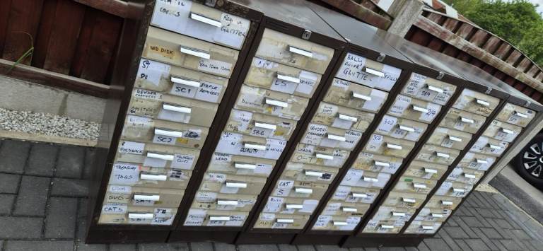 Filing cabinets 