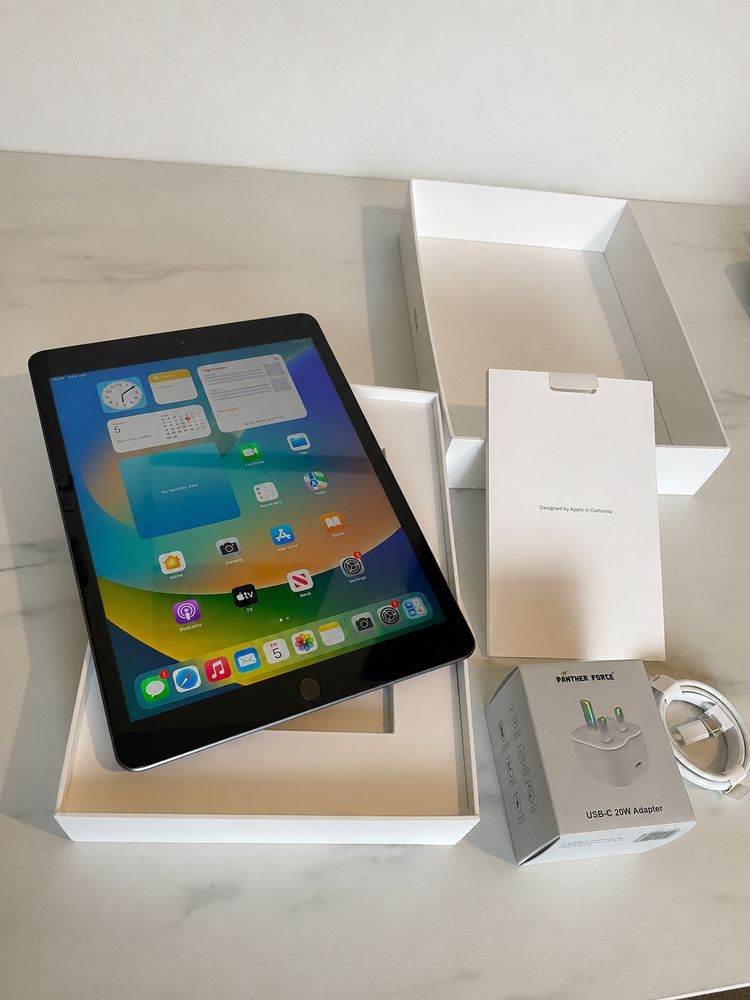 Apple iPad Space Grey IOS 18.7.9 (2026) WiFi Original Box - Could deliver