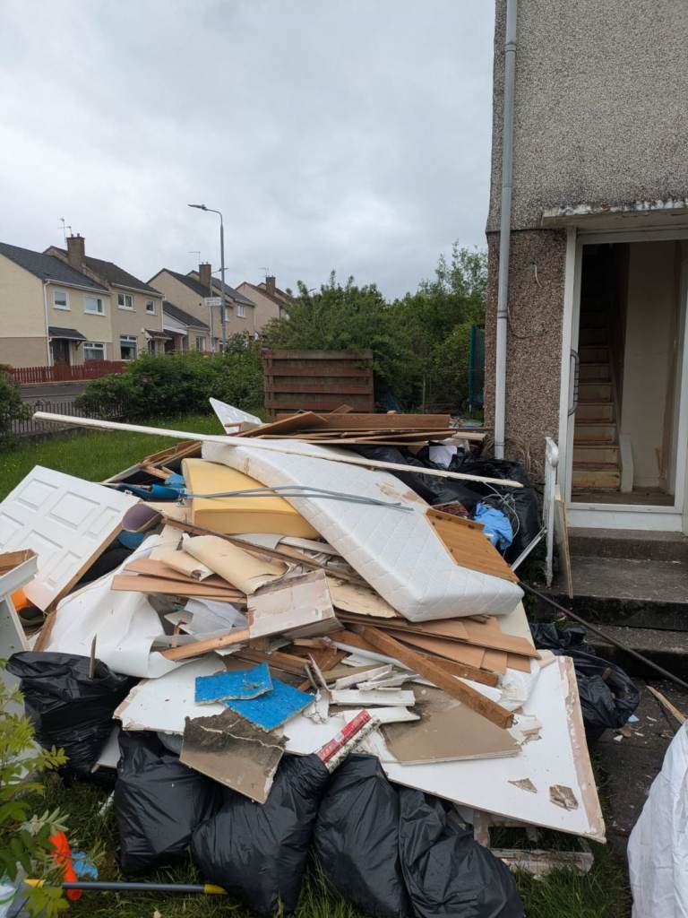 RELIABLE RUBBISH REMOVAL - HOUSE/GARAGE/GARDEN CLEARANCE - BINS EMPTIED - COUCH/MATTRESS UPLIFT