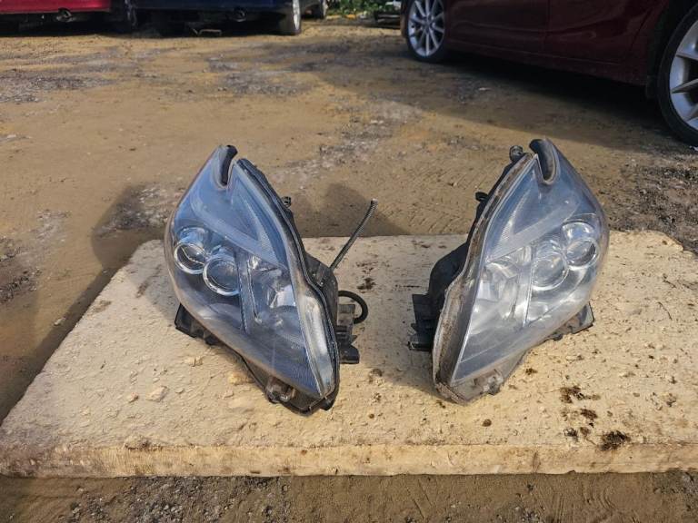 Toyota Prius Gen 3 Headlights Pair Left & Right 2009-2015 XW30 Genuine OEM