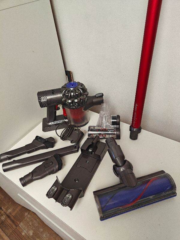 Dyson V6 total clean cordless vacuum. Clean and functional can drop local for extra 