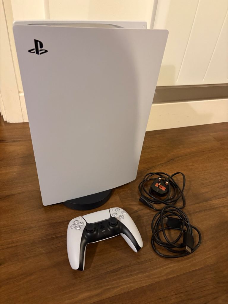 PS5 Digital Edition + Controller – Very Good Condition – Greenwich