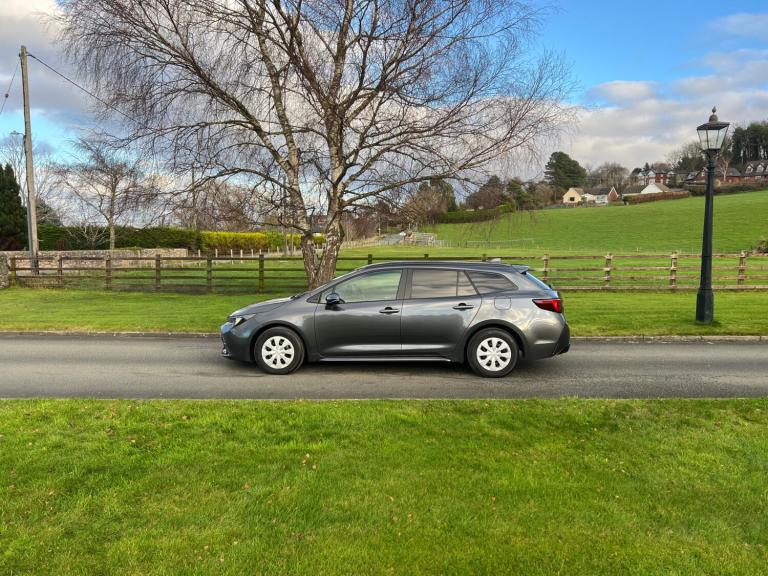 TOYOTA COROLLA 1.8 VVT-i 140PS PETROL HYBRID AUTO COMMERCIAL 24 REG 20,800 MILES