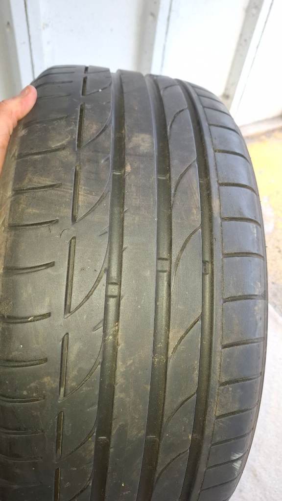 225 40 19 Tyre