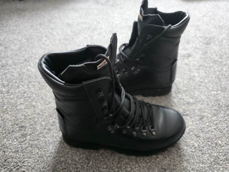 Alt-Berg Defender Combat Boots – Black Leather, Size 8M