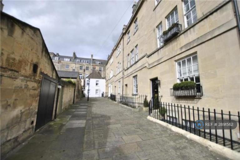 1 bedroom flat in Barton Buildings, Bath, BA1 (1 bed) (#2891562)