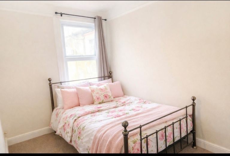 Double room in Leyton Bakers Arms- £750 p/mnth includes all Bills & Internet 