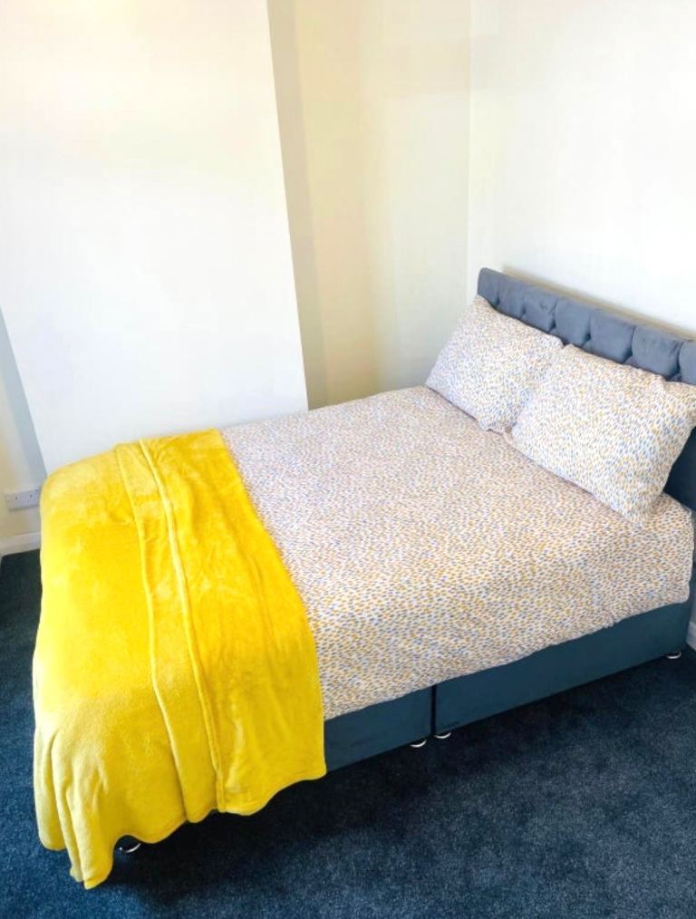 (Not a studio)Double room including bills for single occupancy in shared home Postcode UB3 2ED