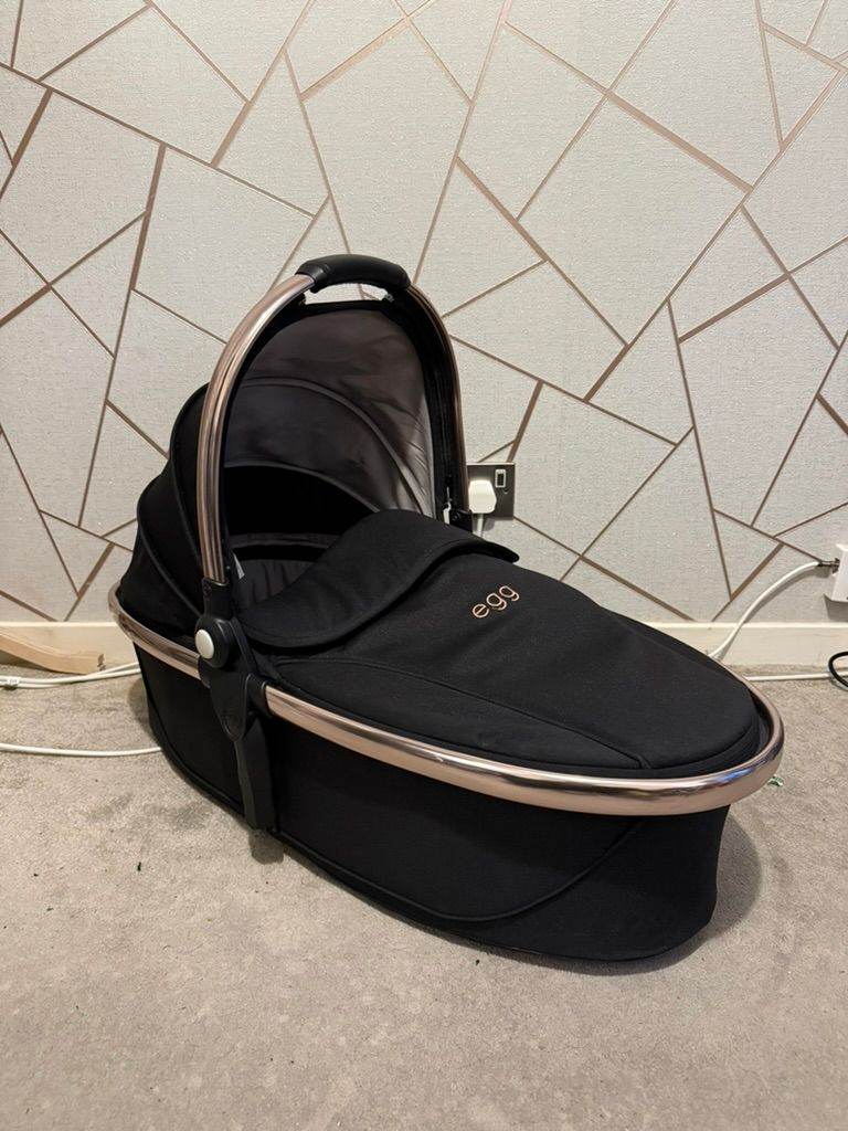 Egg 2 Carrycot - Great Condition