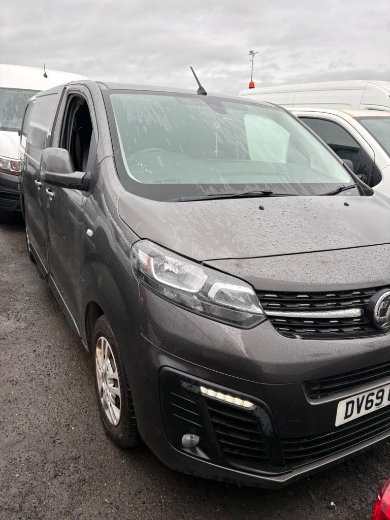 Vauxhall, VIVARO,SPORTIVE CREW VAN 6 seater