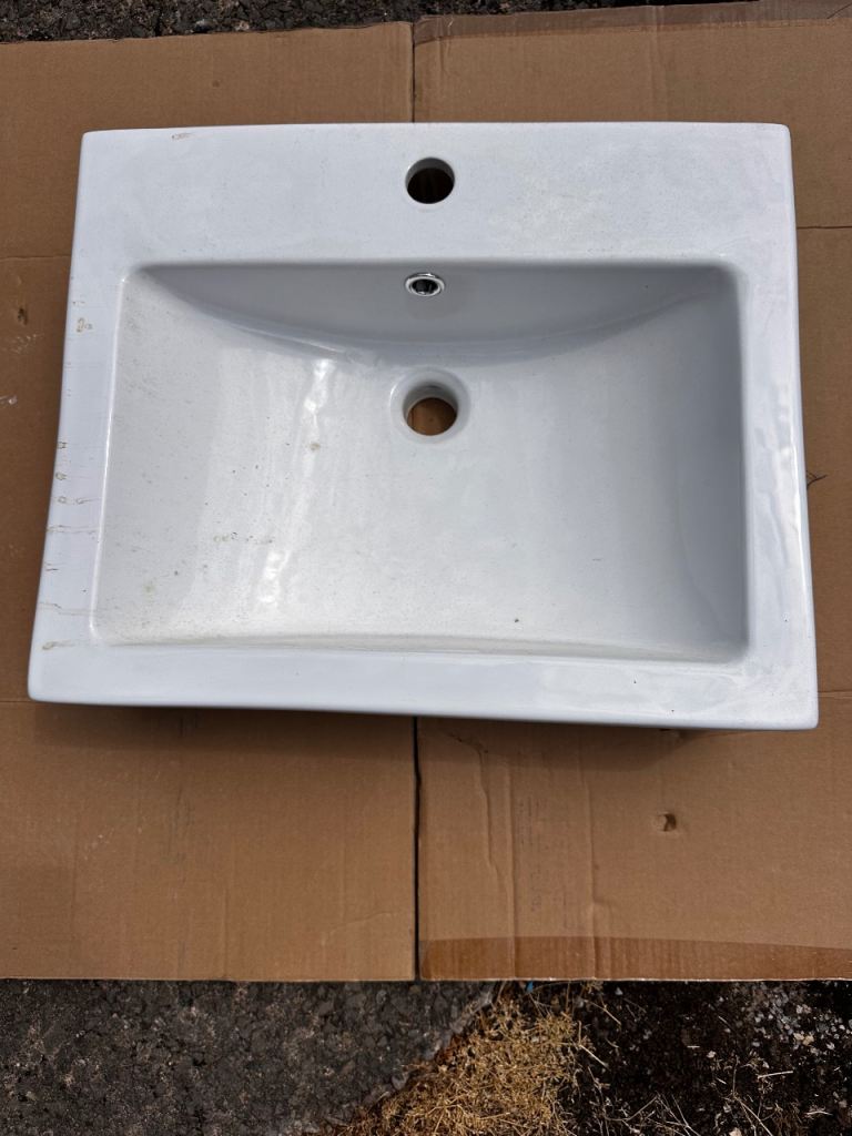 White Ceramic Bathroom Basin – New Condition