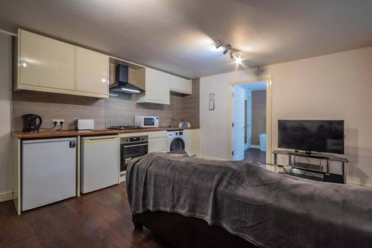 1 Bedroom Flat in Easton, Bristol - 40m2 - No Chain - Private Parking Space in a Gated Community