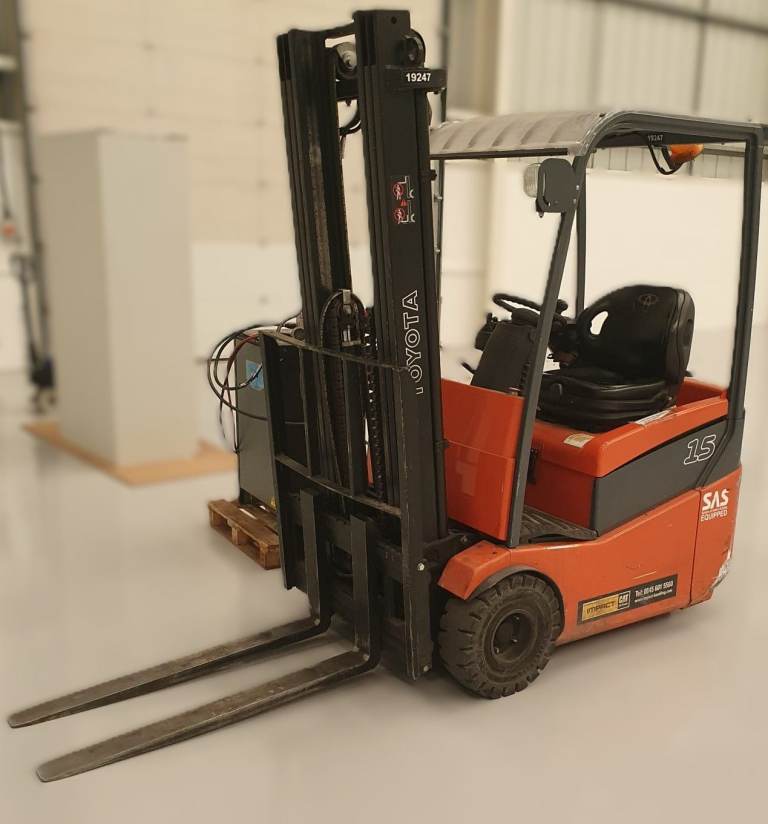 Toyota Electric Forklift truck Model 7FBEST15 2006