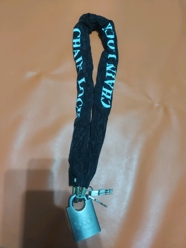 8MM chain lock brand new 32 inches longwith padlock and 4 keys