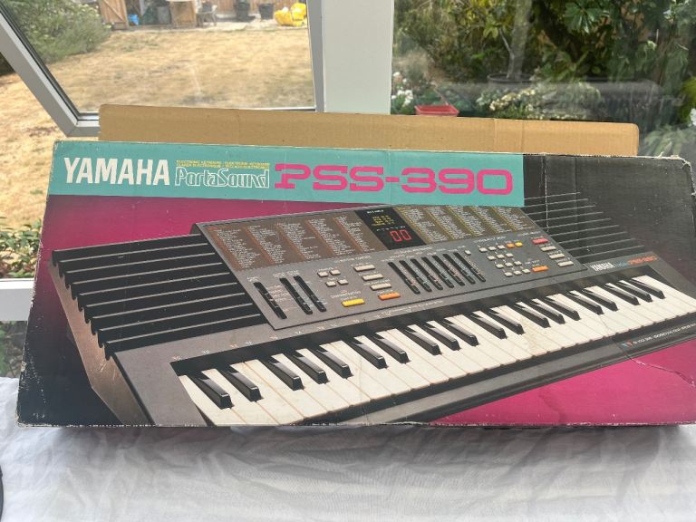 Yamaha electronic keyboard 